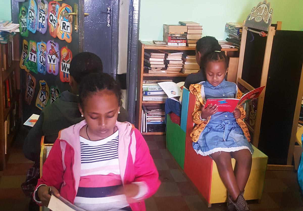 kids reading at ELCC English Language Library